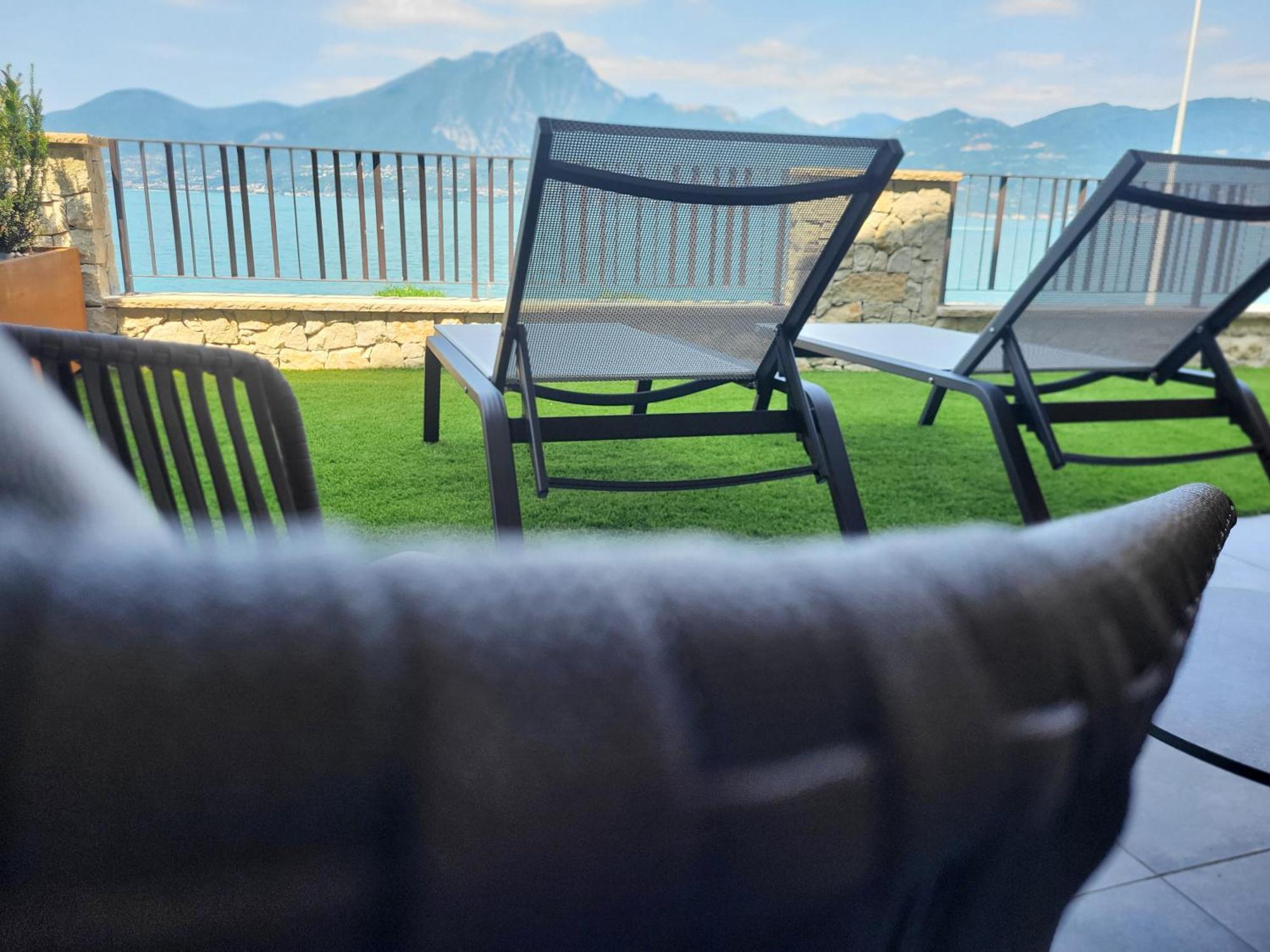 Attilio High Living Suites - Adults Only Torri Del Benaco Exterior photo
